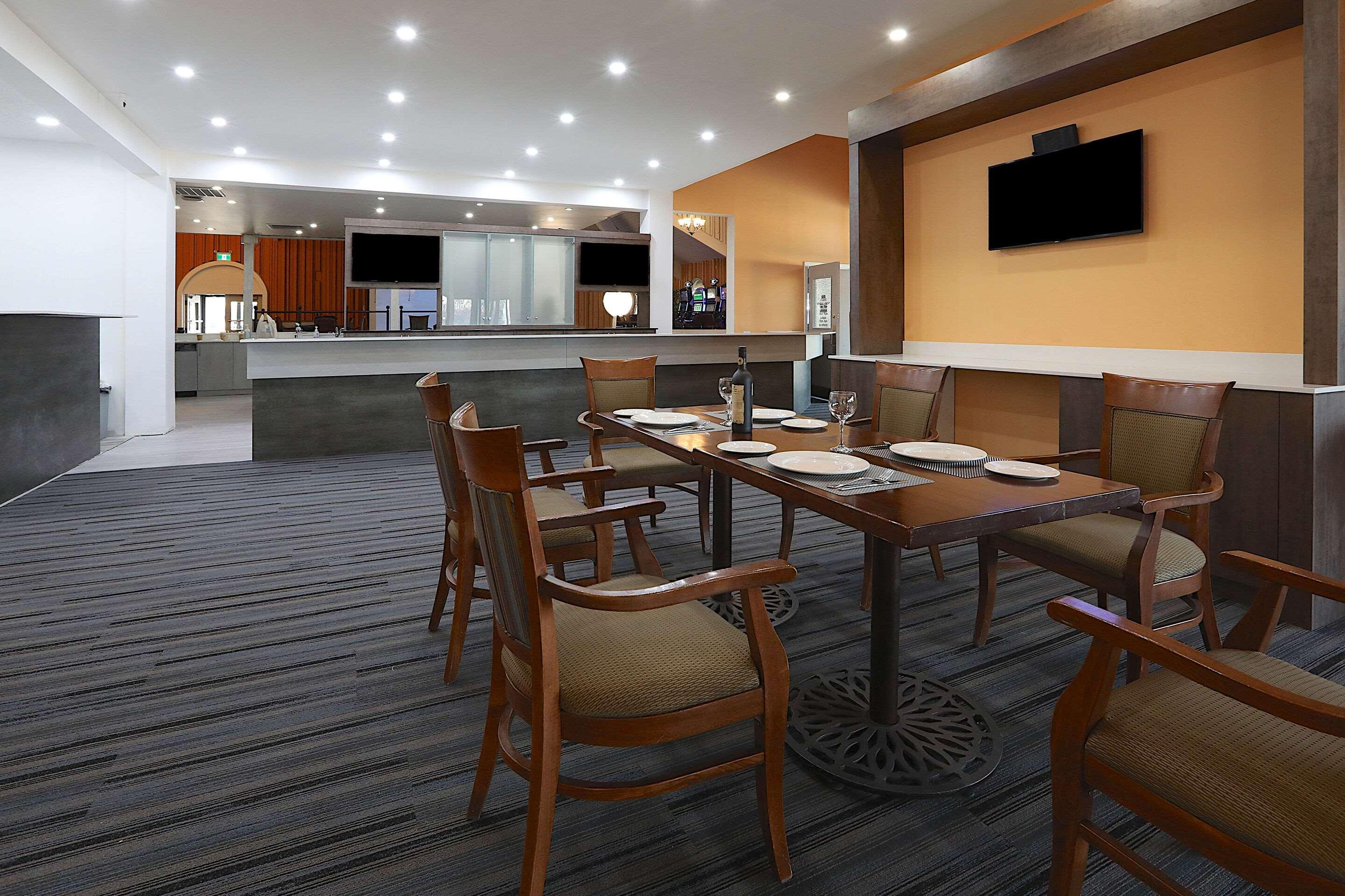 Hotel Clarion Pointe Medicine Hat Exteriér fotografie